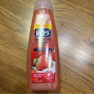 Alberto VO5 Extra Body Shampoo (15 fl oz) Strawberries And Cream.